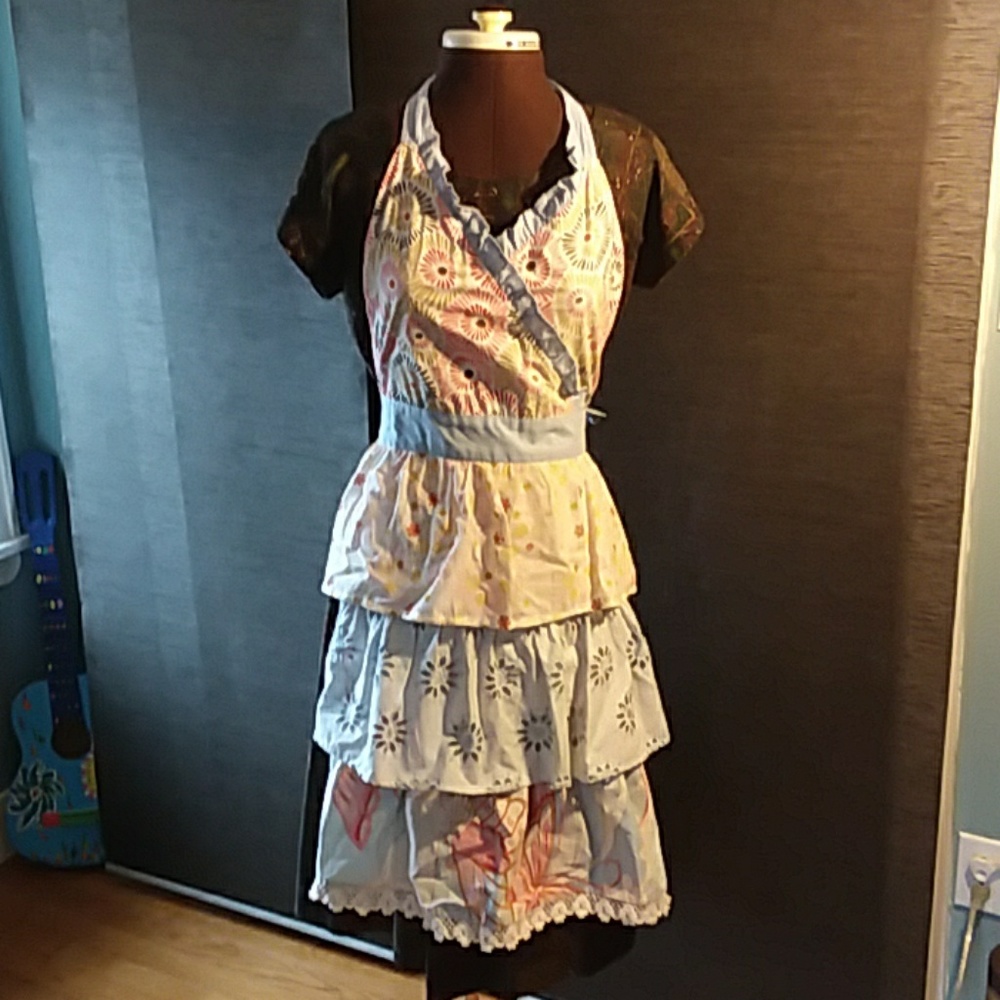Teired cotton apron